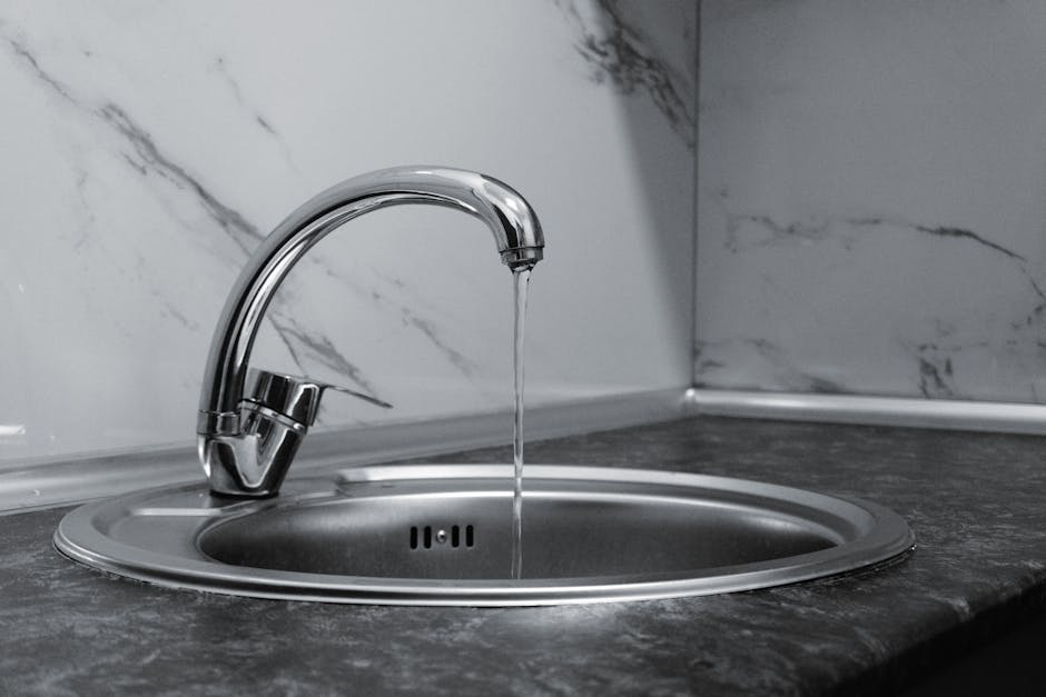 Modern kitchen sink faucet fixture